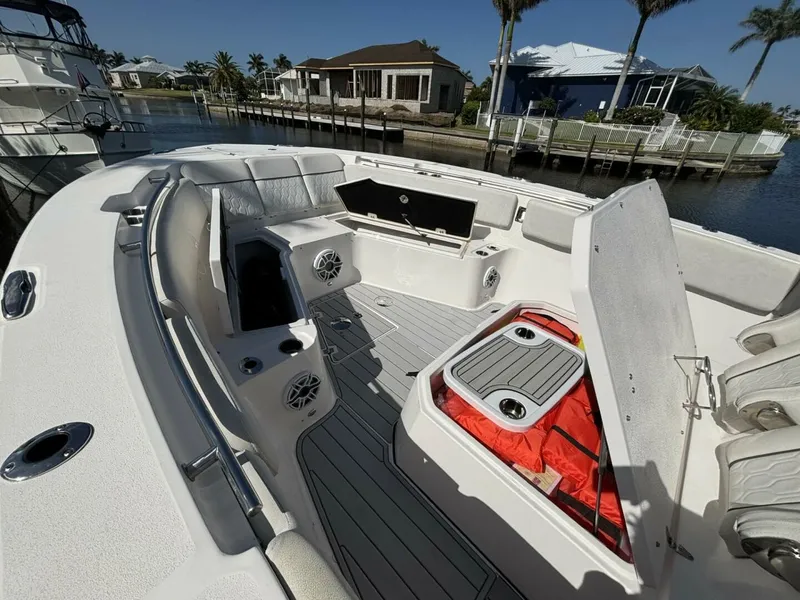 Slide: The Image of Sea Fox 328 Commander 2023 - 9
