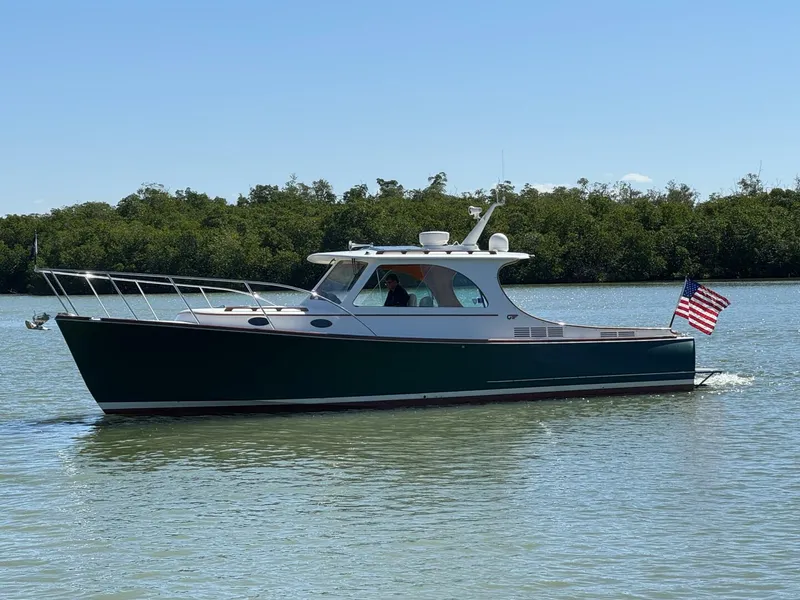 The Image of Hinckley Yachts Picnic Boat 37 MKIII 2014 - 0