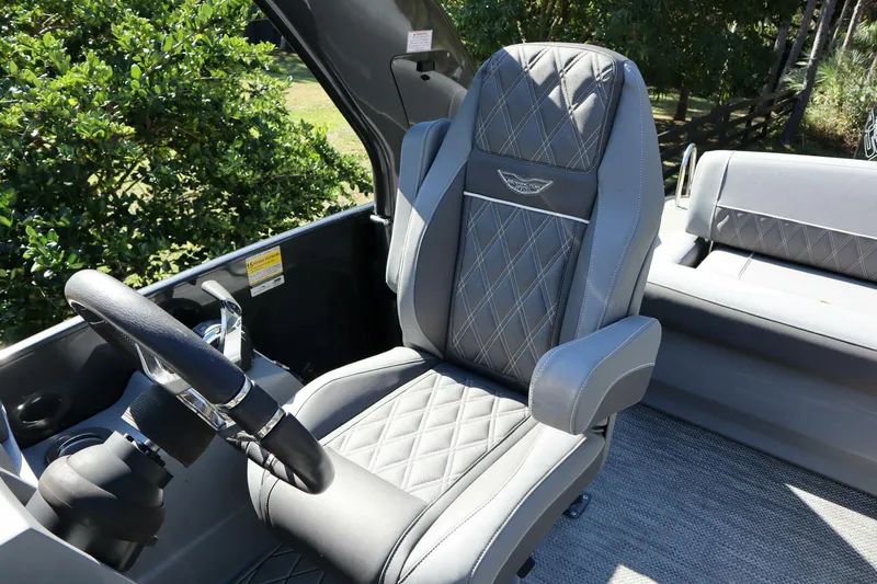 Slide: The Image of Bennington RX25 Sport 2021 - 10