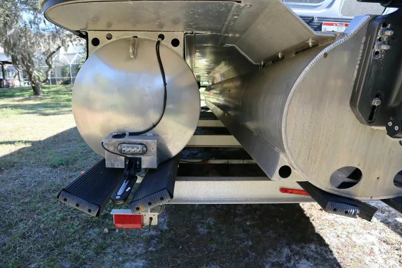 Slide: The Image of Bennington RX25 Sport 2021 - 16
