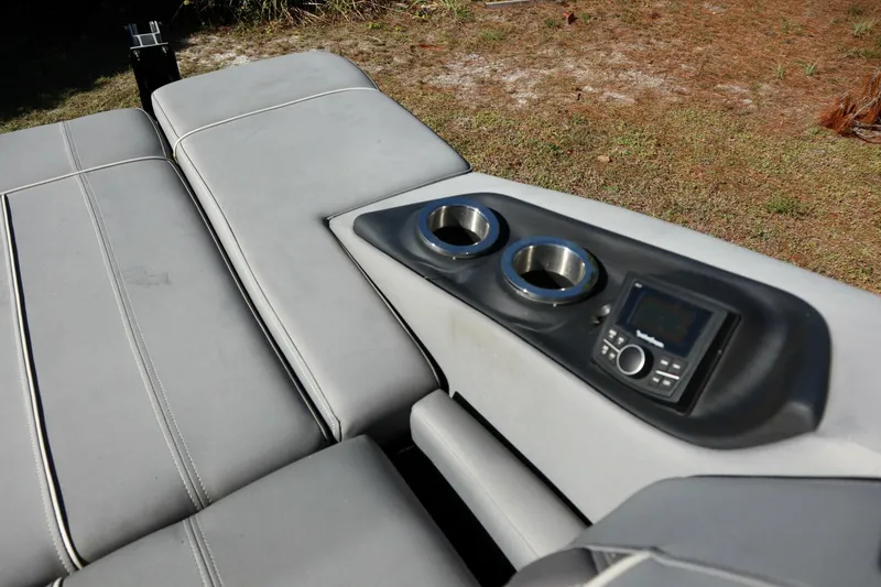 Slide: The Image of Bennington RX25 Sport 2021 - 24