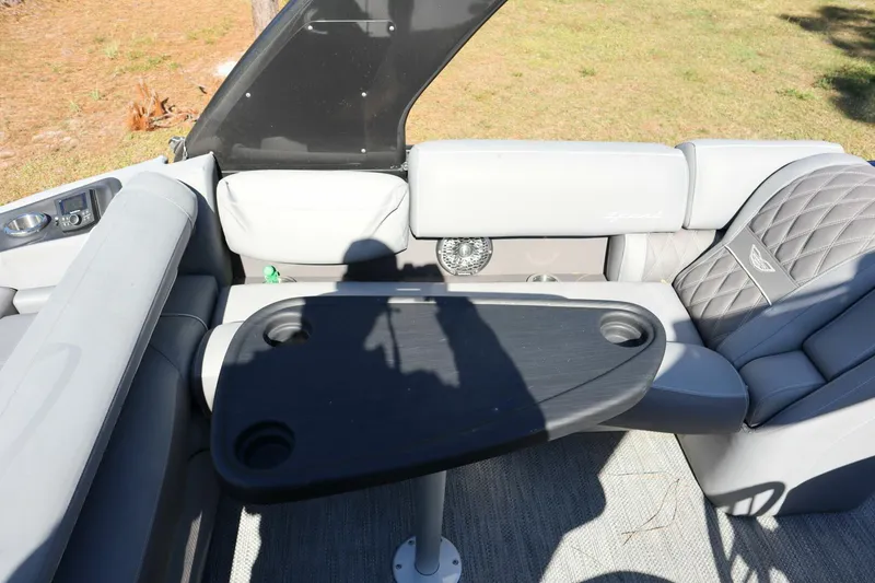 Slide: The Image of Bennington RX25 Sport 2021 - 25