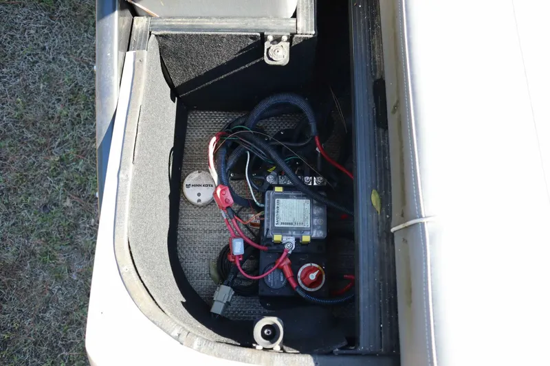 Slide: The Image of Bennington RX25 Sport 2021 - 5