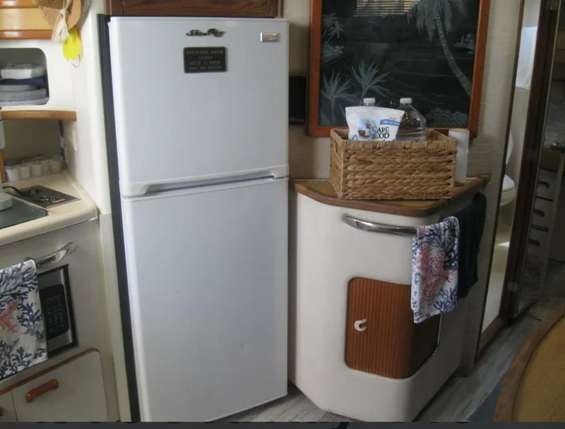 Slide: The Image of Sea Ray 440 Sundancer 1993 - 15