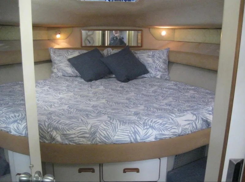 Slide: The Image of Sea Ray 440 Sundancer 1993 - 17