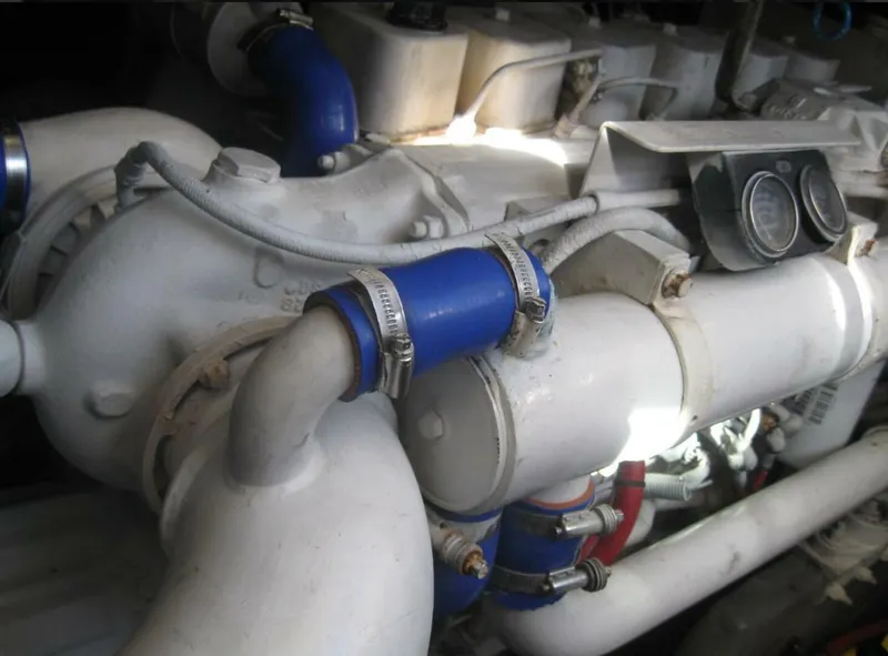 Slide: The Image of Sea Ray 440 Sundancer 1993 - 23