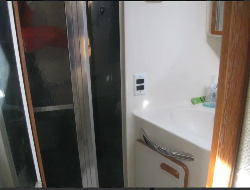 Slide: The Image of Sea Ray 440 Sundancer 1993 - 24
