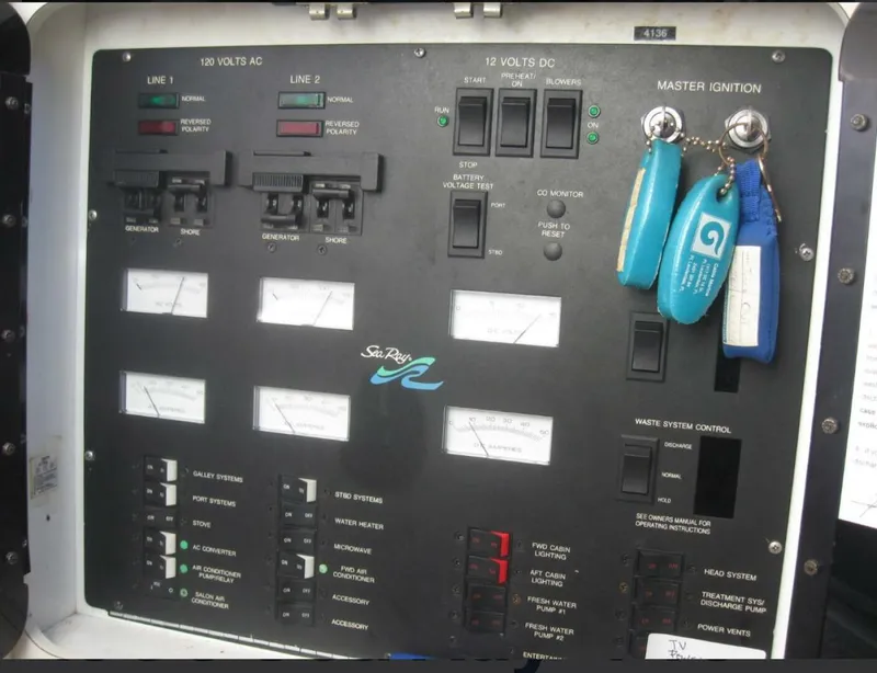 Slide: The Image of Sea Ray 440 Sundancer 1993 - 25