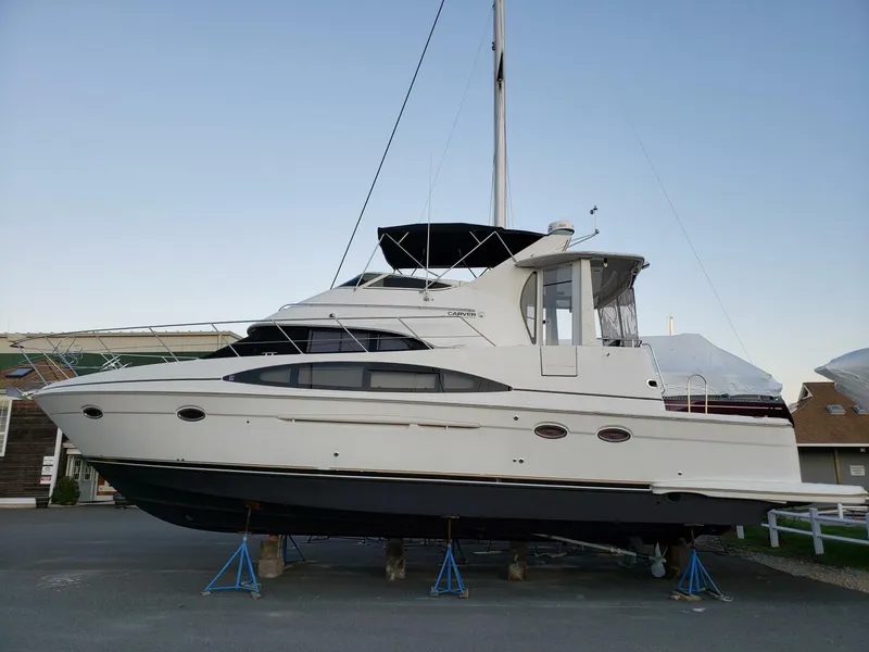 Slide: The Image of Carver Yachts 444 Cockpit Motor Yacht 2002 - 2