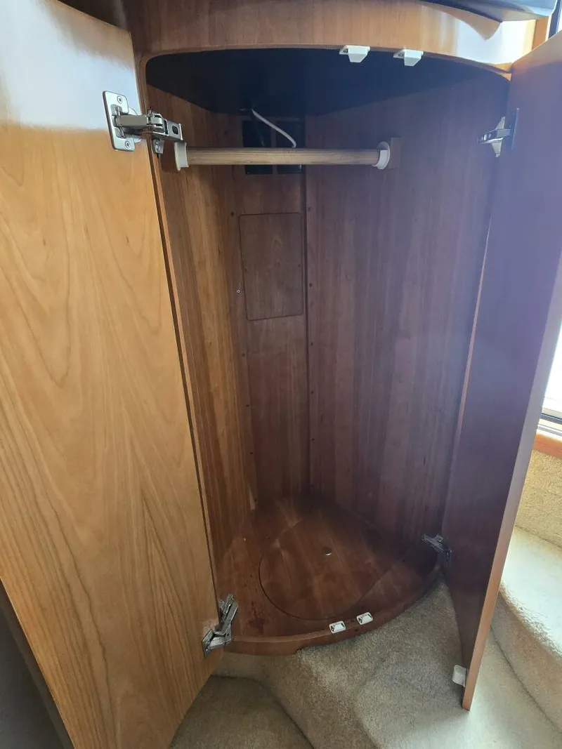 Slide: The Image of Carver Yachts 444 Cockpit Motor Yacht 2002 - 41