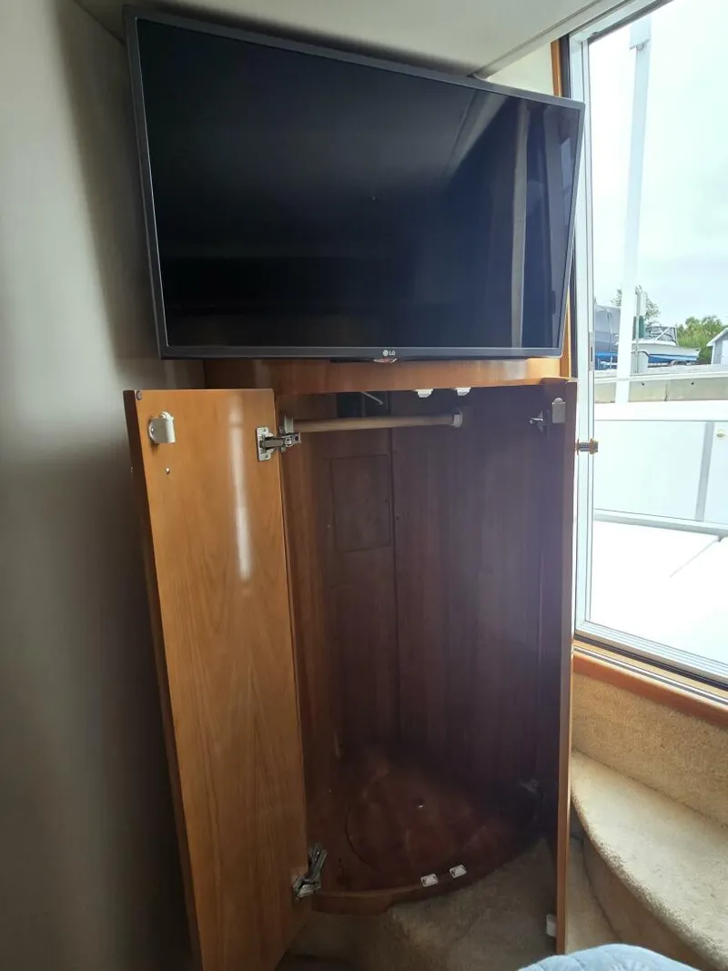 Slide: The Image of Carver Yachts 444 Cockpit Motor Yacht 2002 - 42