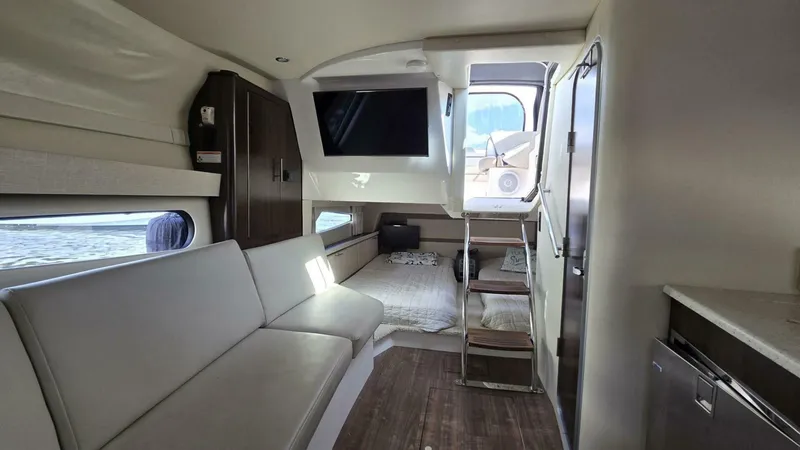 Slide: The Image of Regal 32 Express 2017 - 7