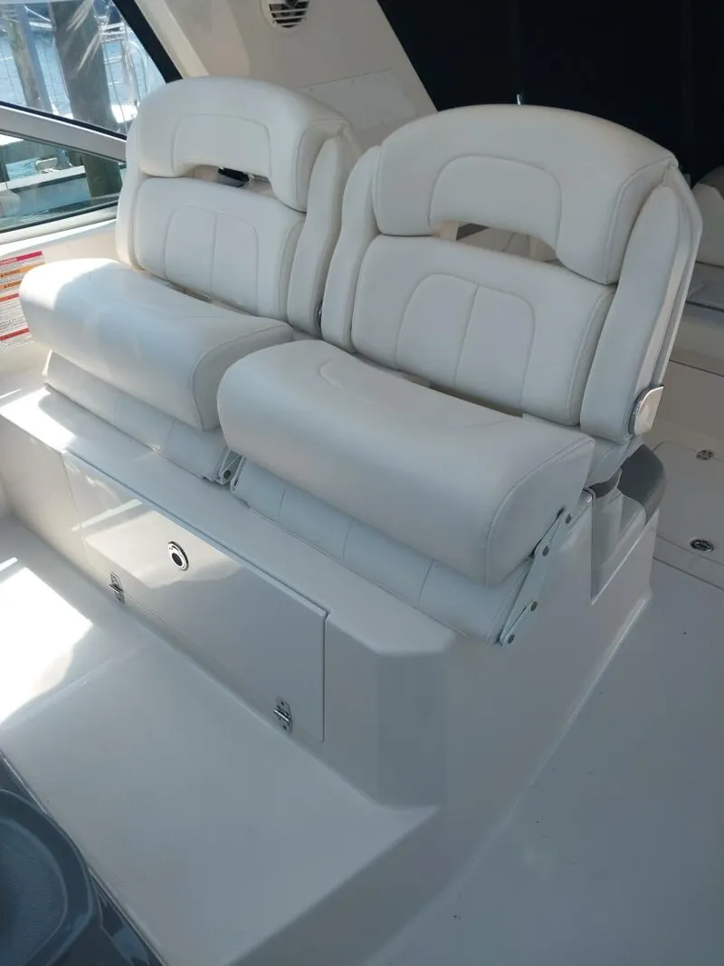 Slide: The Image of Monterey 340 Sport Yacht 2011 - 4