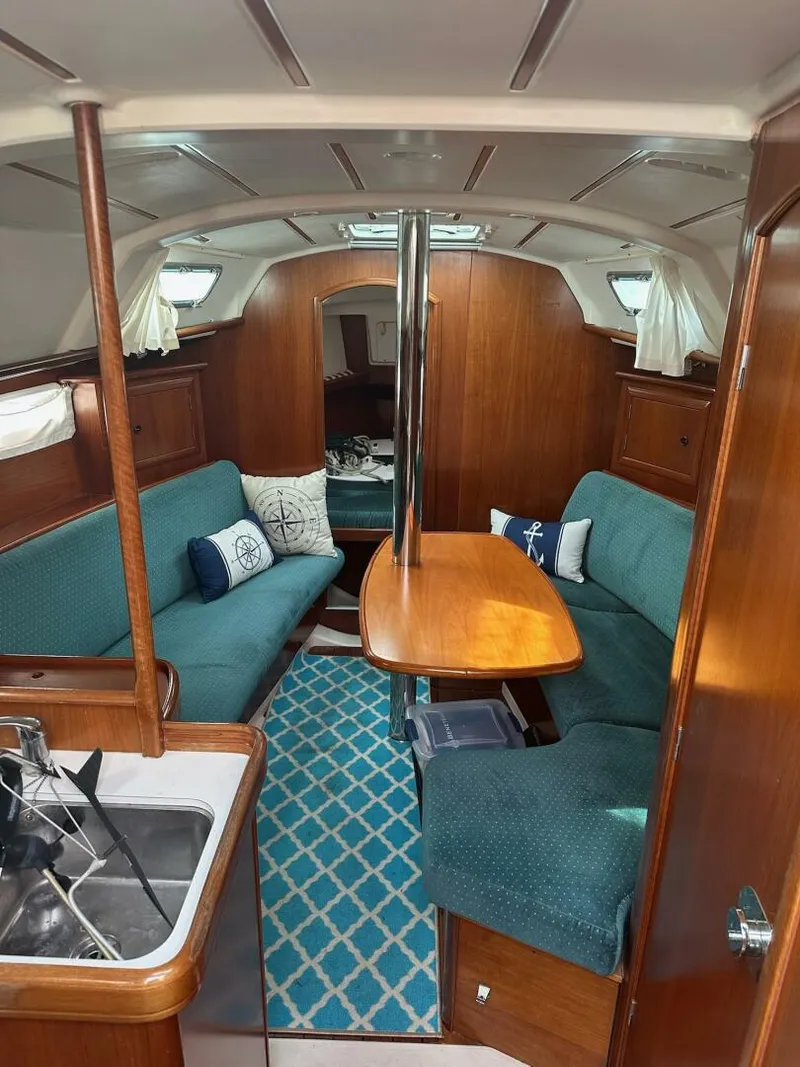 Slide: The Image of Beneteau 331 2000 - 15