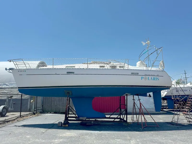 Slide: The Image of Beneteau 331 2000 - 2