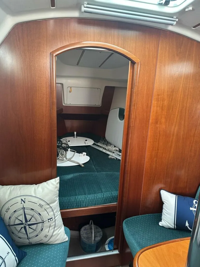 Slide: The Image of Beneteau 331 2000 - 22