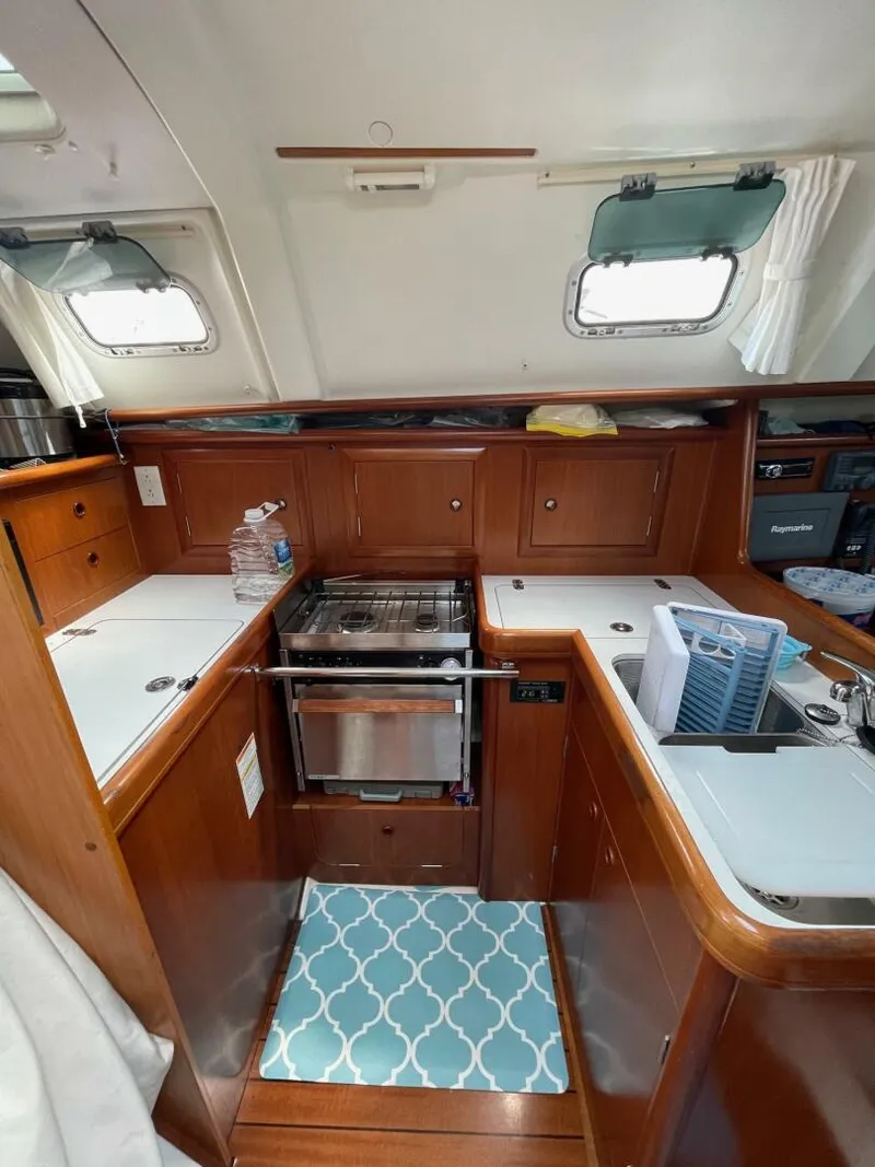 Slide: The Image of Beneteau 331 2000 - 25