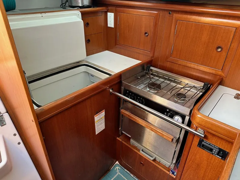 Slide: The Image of Beneteau 331 2000 - 26