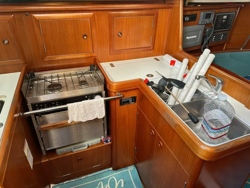 Slide: The Image of Beneteau 331 2000 - 28