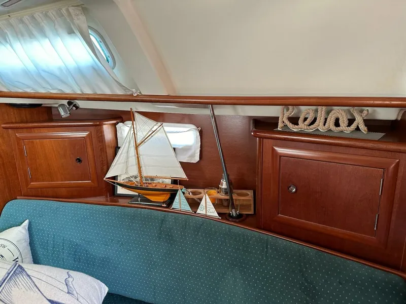 Slide: The Image of Beneteau 331 2000 - 31