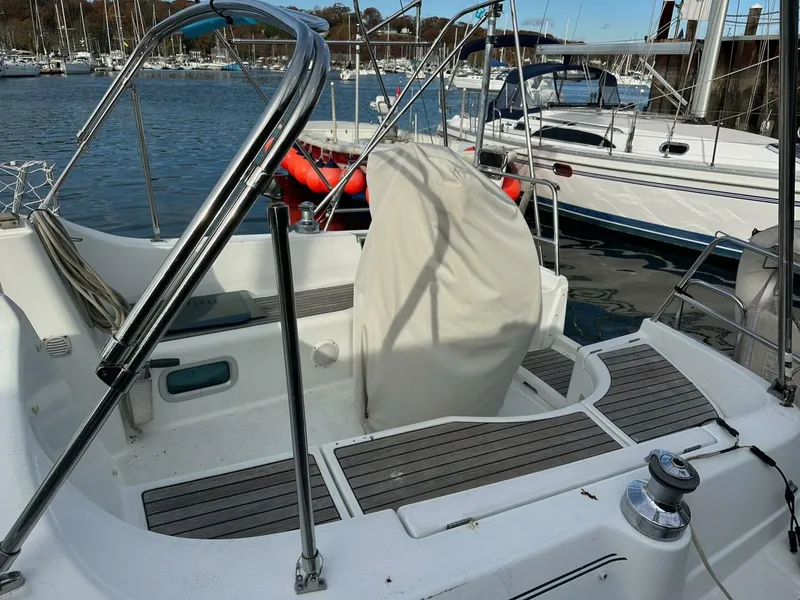 Slide: The Image of Beneteau 331 2000 - 6
