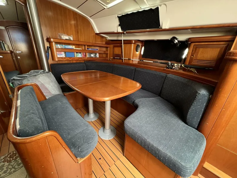 Slide: The Image of Beneteau 411 2001 - 10