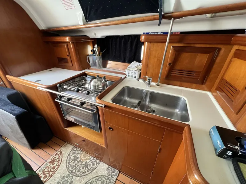Slide: The Image of Beneteau 411 2001 - 11
