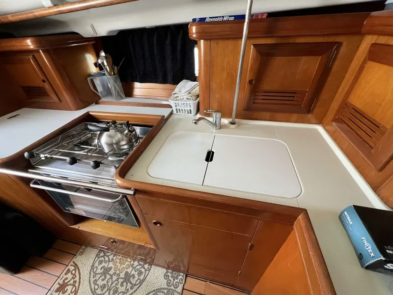 Slide: The Image of Beneteau 411 2001 - 12