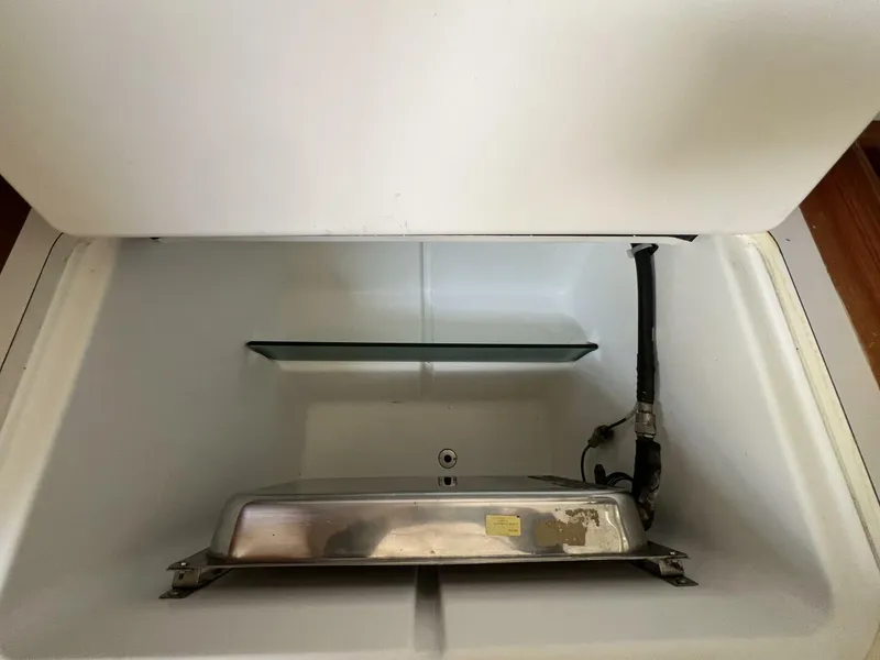 Slide: The Image of Beneteau 411 2001 - 13