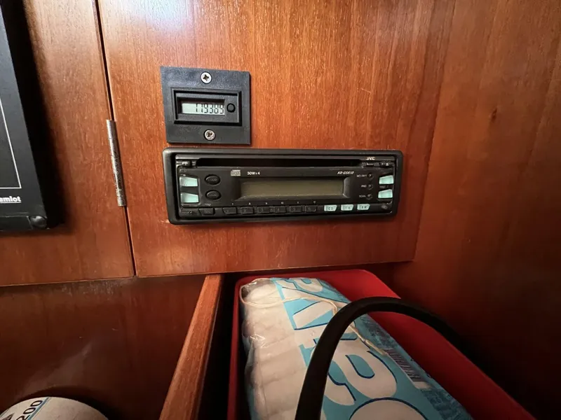 Slide: The Image of Beneteau 411 2001 - 20