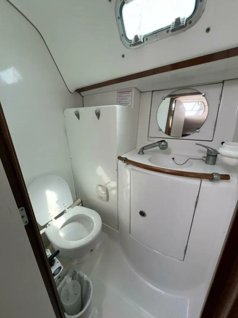 Slide: The Image of Beneteau 411 2001 - 23
