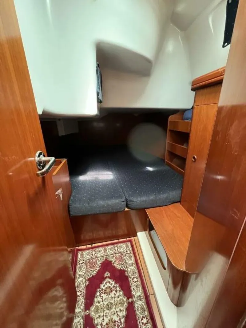 Slide: The Image of Beneteau 411 2001 - 24