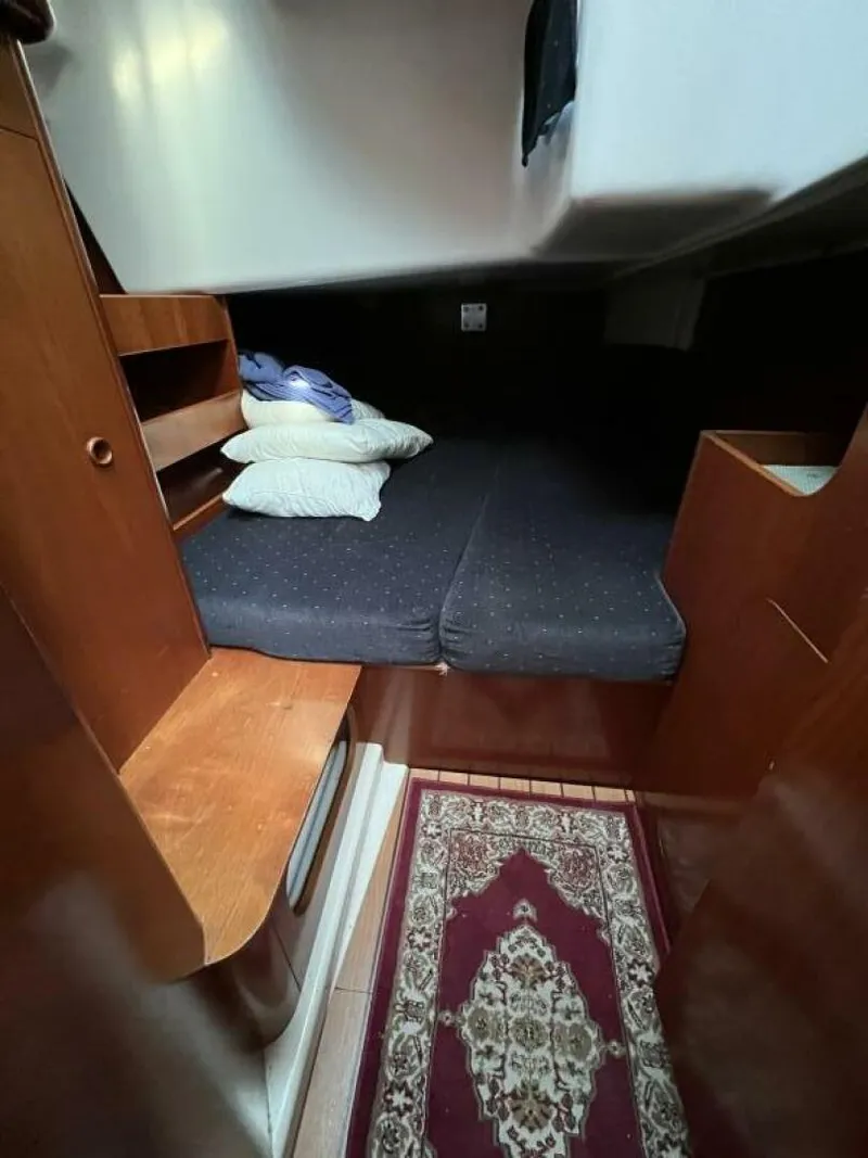 Slide: The Image of Beneteau 411 2001 - 26