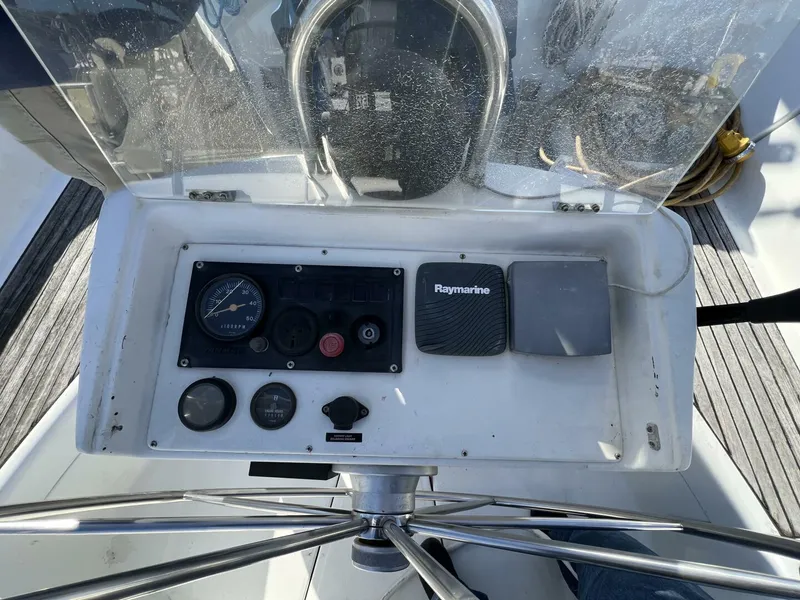 Slide: The Image of Beneteau 411 2001 - 27