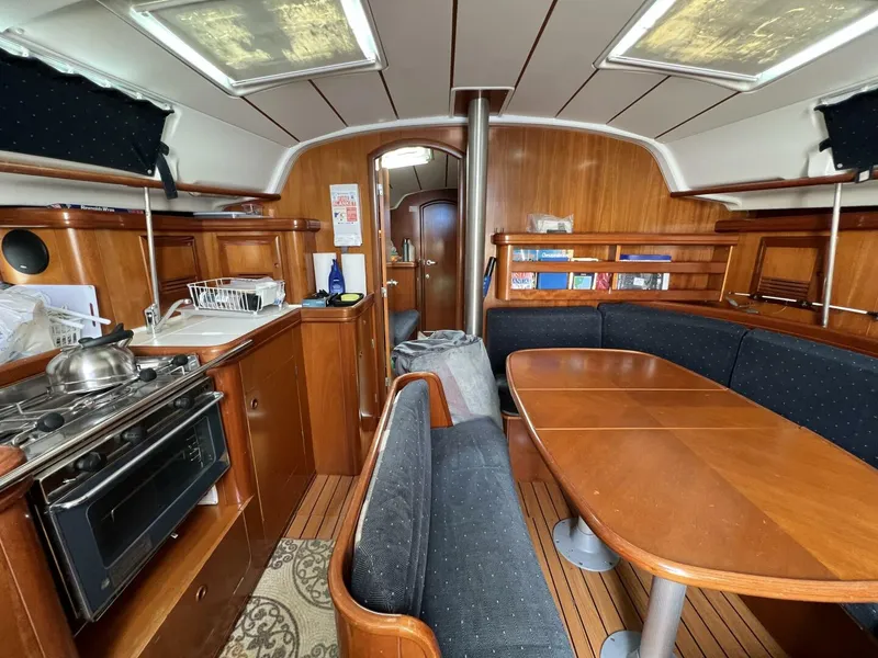 Slide: The Image of Beneteau 411 2001 - 3