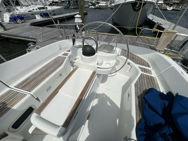 Slide: The Image of Beneteau 411 2001 - 30