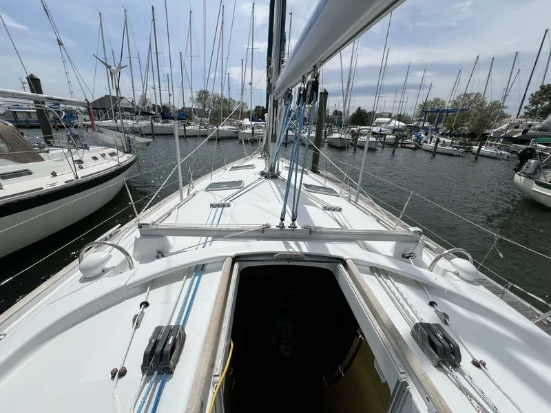Slide: The Image of Beneteau 411 2001 - 31