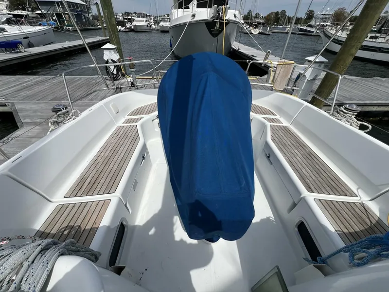 Slide: The Image of Beneteau 411 2001 - 32