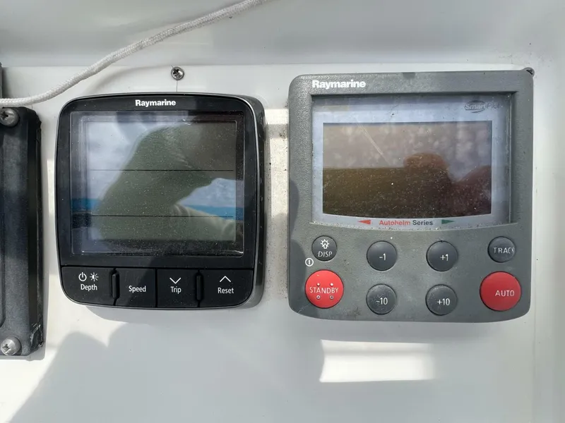 Slide: The Image of Beneteau 411 2001 - 33