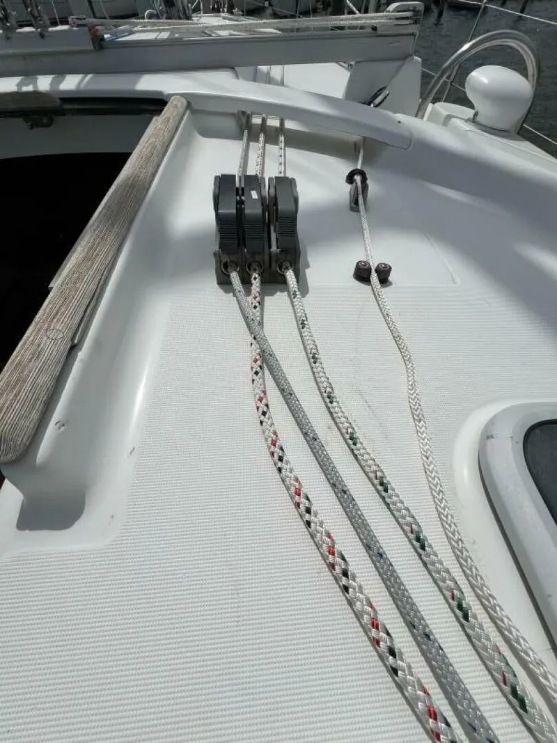 Slide: The Image of Beneteau 411 2001 - 37