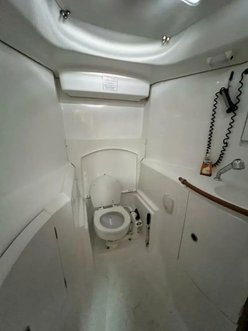 Slide: The Image of Beneteau 411 2001 - 5