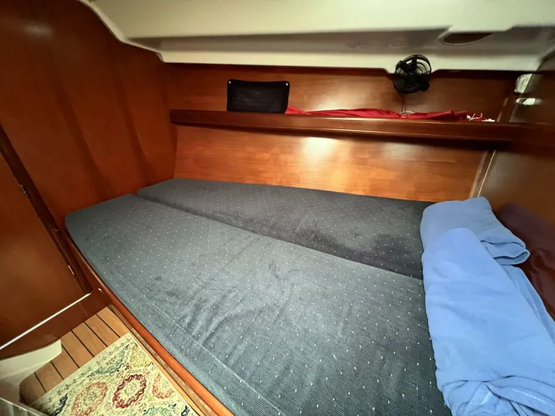 Slide: The Image of Beneteau 411 2001 - 6
