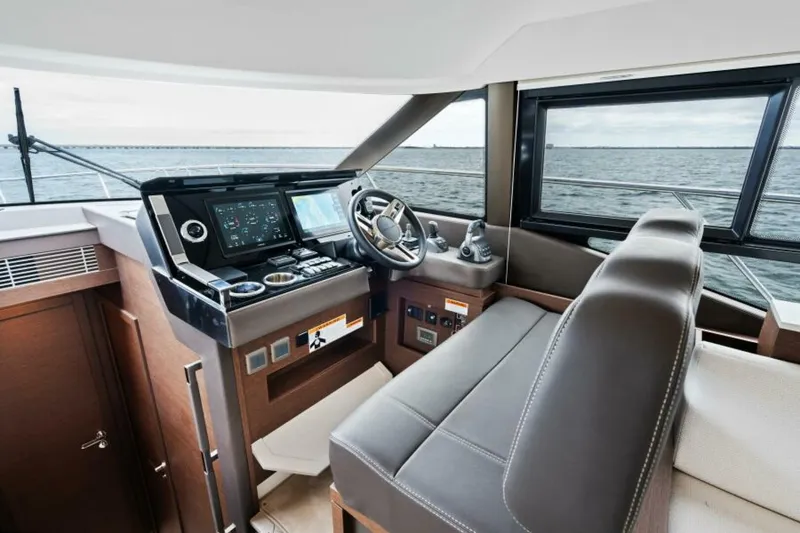 Slide: The Image of Prestige 460 Flybridge 2024 - 8