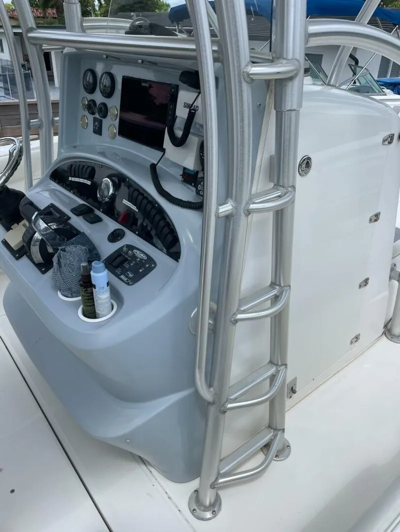 Slide: The Image of Boston Whaler 320 Outrage 2005 - 2