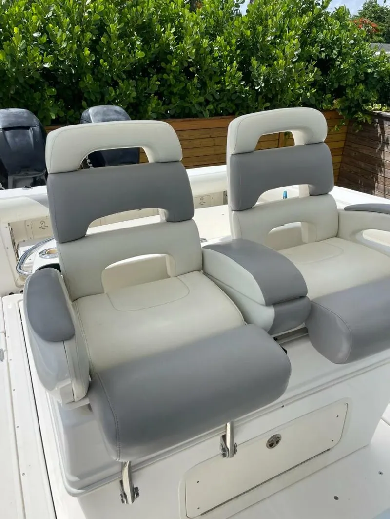 Slide: The Image of Boston Whaler 320 Outrage 2005 - 4