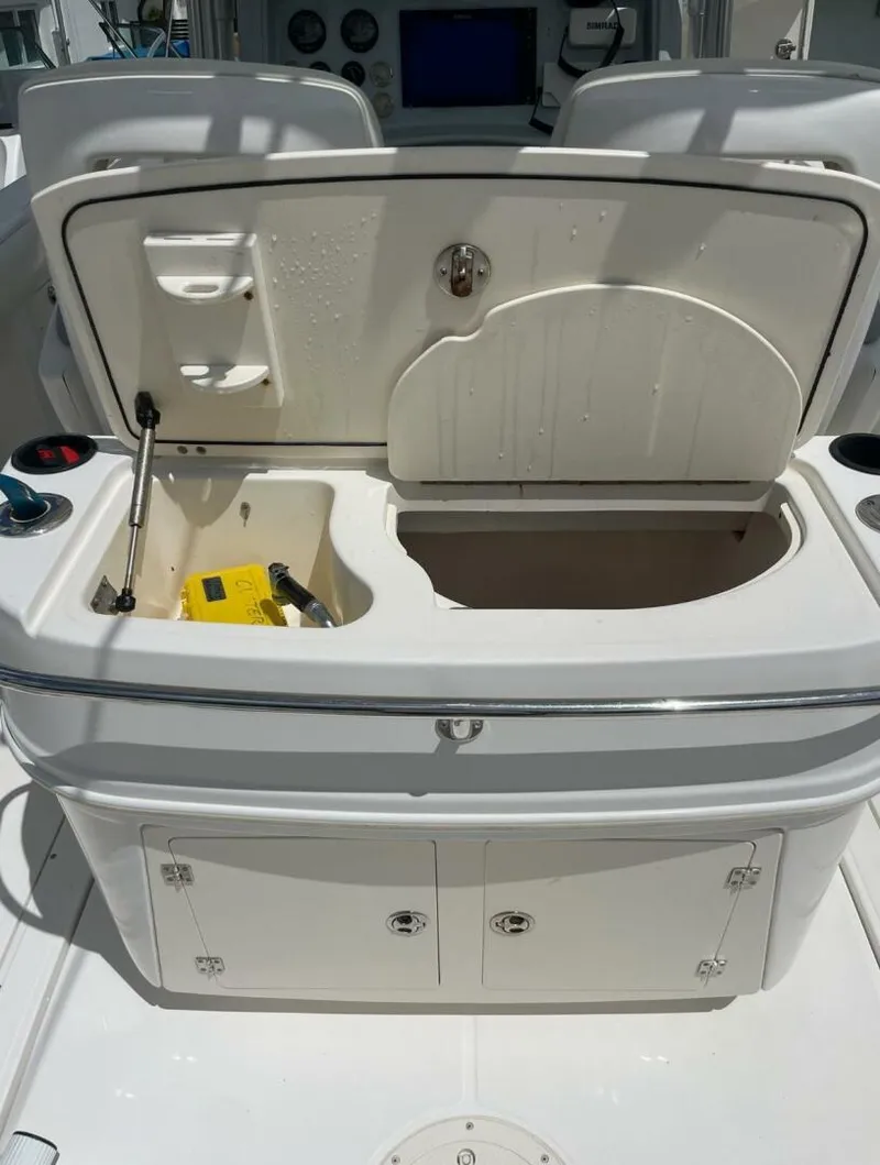 Slide: The Image of Boston Whaler 320 Outrage 2005 - 6
