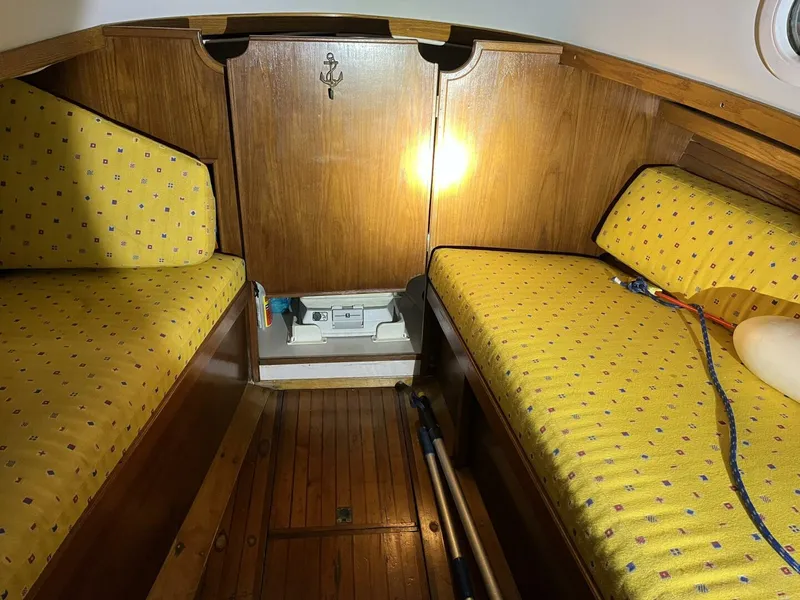 Slide: The Image of Custom Friendship Sloop 1980 - 7
