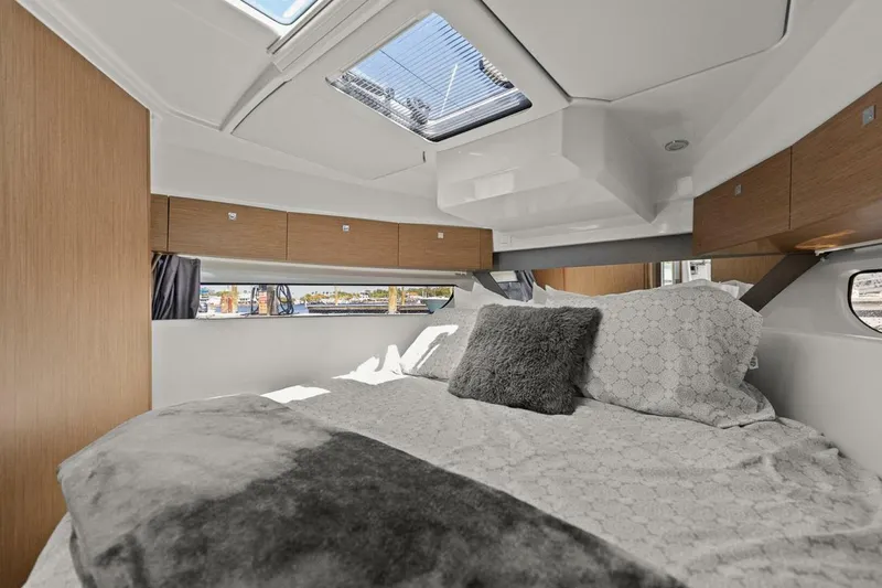 Slide: The Image of Jeanneau NC 1095 Fly 2020 - 18