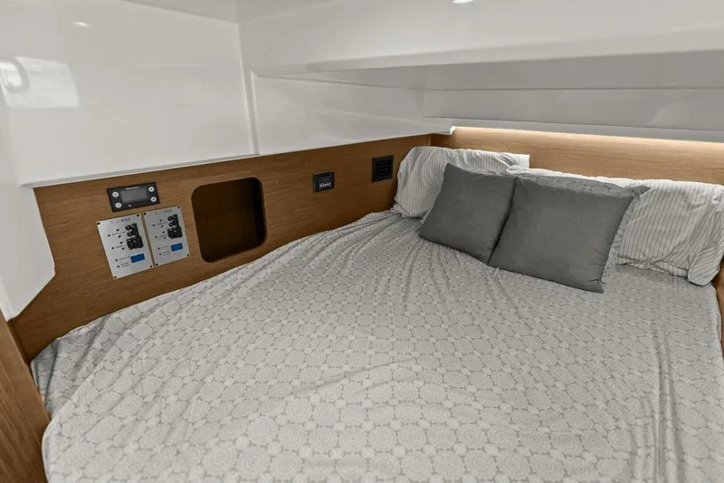 Slide: The Image of Jeanneau NC 1095 Fly 2020 - 4