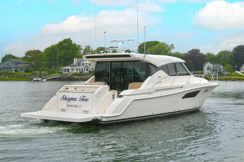 Slide: The Image of Tiara C44 Coupe 2015 - 3